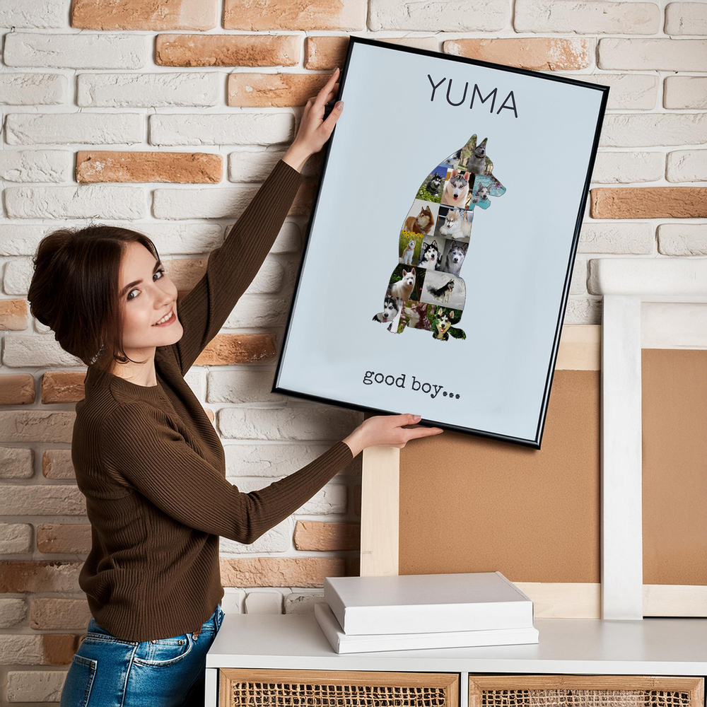 Hellblaue Fotocollage als sitzende Husky-Silhouette mit Namen und Text im schwarzen Rahmen vor einer Backsteinwand