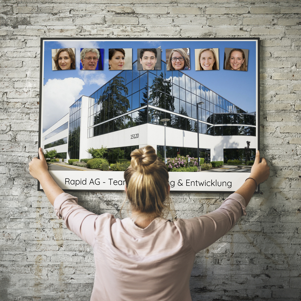 Grosse Team-Fotocollage mit Glasfassade und Porträtreihe an einer Backsteinwand als Abschiedsgeschenk für Kollegen