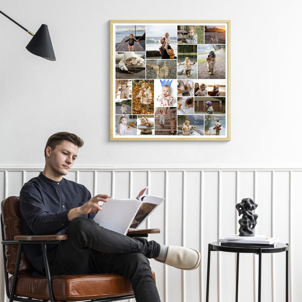 Collage photo de famille dans un cadre en bois clair au-dessus d’un fauteuil en cuir, cadeau personnalisé pour les parents