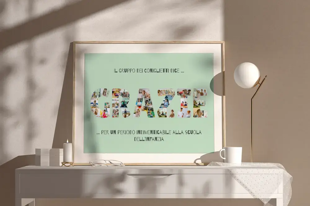 Collage con lettere composte da foto di bambini su fondo verde menta, in cornice chiara su una consolle