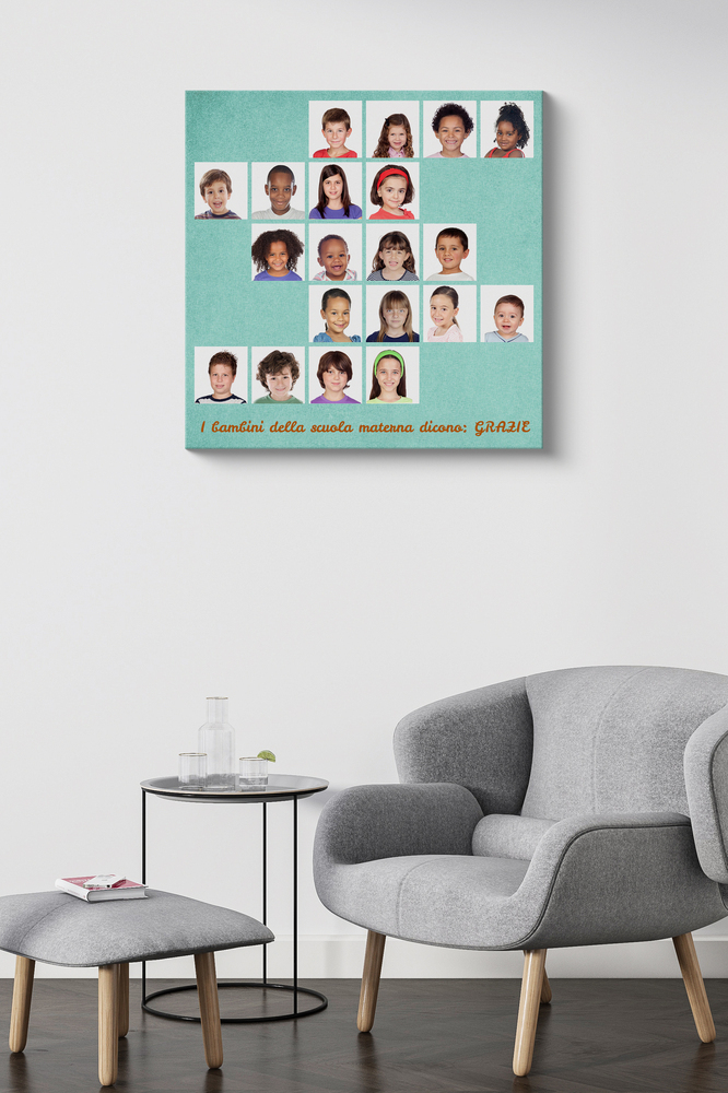 Collage di ritratti su fondo verde menta sopra una poltrona grigia, regalo di fine anno per le maestre dell’asilo