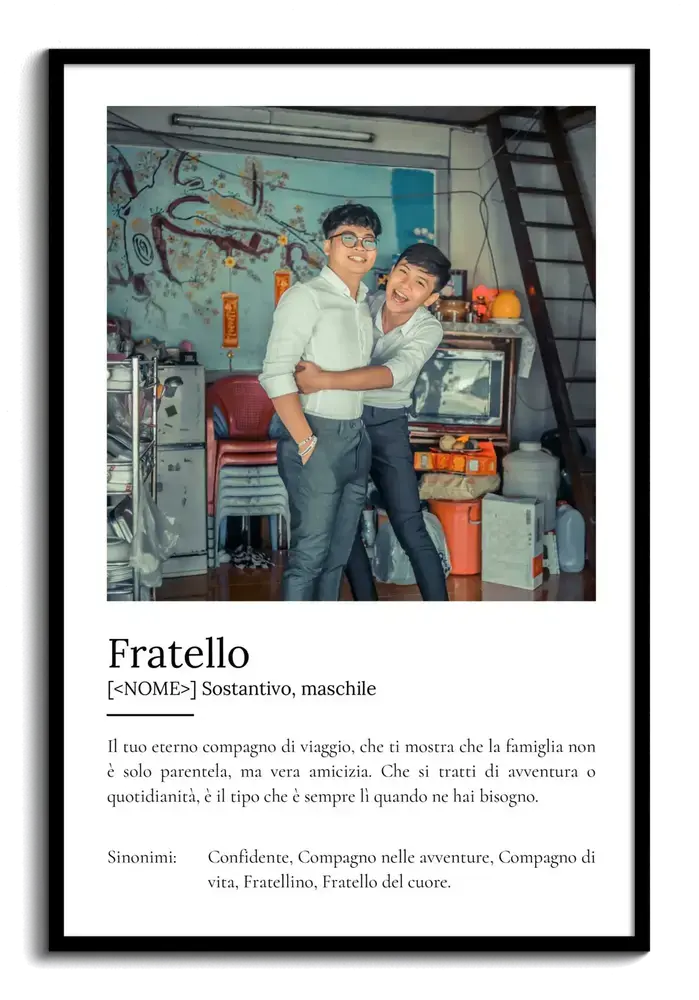 Poster con foto di due fratelli e definizione in cornice nera, un pensiero speciale per il compleanno di un fratello