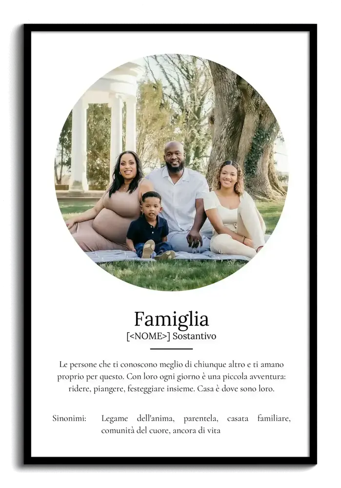 Poster con foto rotonda e definizione di famiglia, in cornice nera, un pensiero speciale da regalare ai propri cari