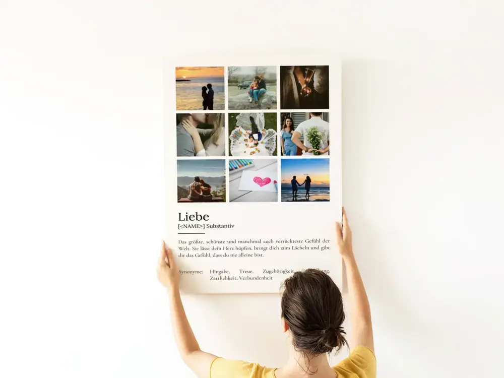 Definitionsposter mit neun Paar- und Herzmotiven an einer weissen Wand als persönliches Hochzeitsgeschenk