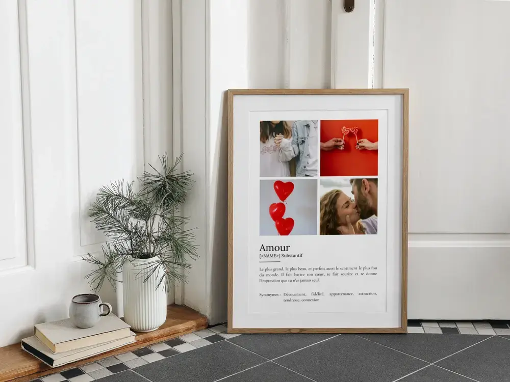 Affiche définition avec quatre photos, cadre en bois posé au sol, cadeau pour un anniversaire de couple