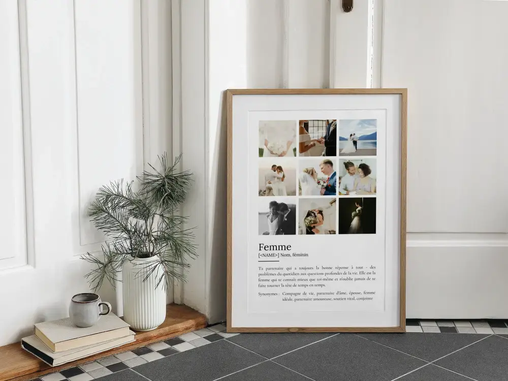 Affiche définition à neuf photos, cadre bois posé au sol près d’un vase, cadeau de mariage pour son épouse