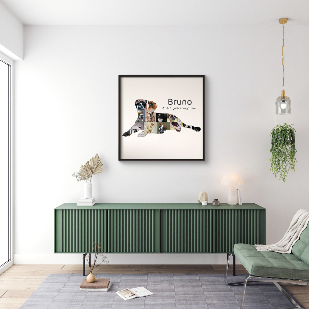 Pêle-mêle photo en forme de boxer avec nom personnalisé, encadré en noir au-dessus d’un buffet vert dans le salon