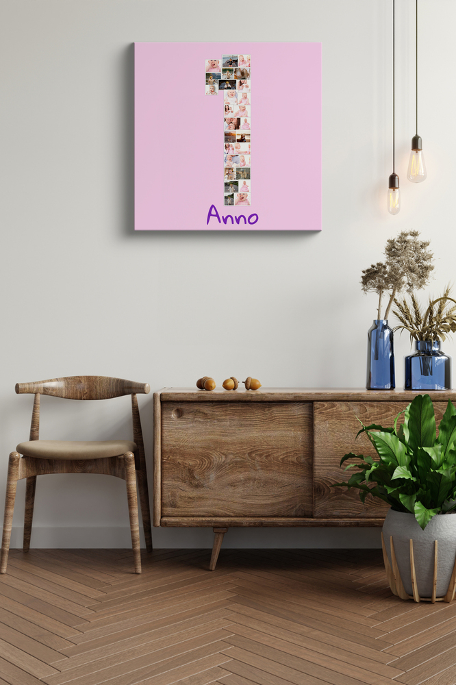 Collage su tela con foto a forma di 1 su fondo rosa, sopra una credenza: regalo per il primo compleanno
