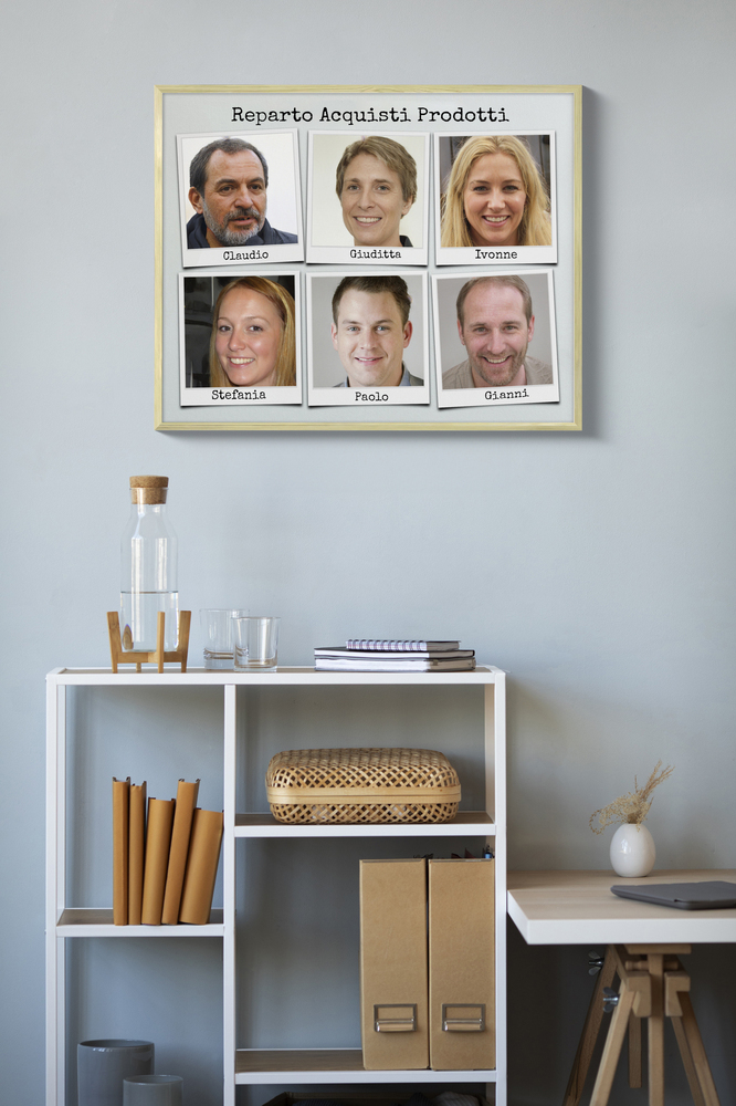 Collage con sei ritratti del team e nomi in stile Polaroid, in cornice chiara sopra uno scaffale bianco