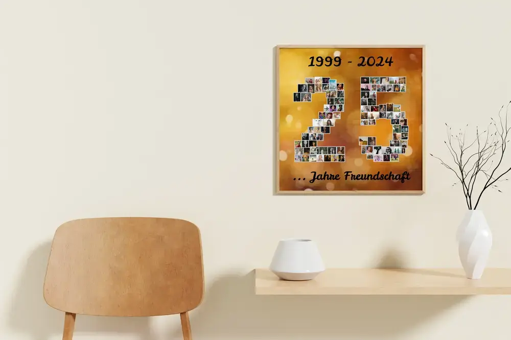 Goldfarbene Zahlencollage 25 im Holzrahmen über einem Wandregal, als Geschenk für langjährige Freundschaft