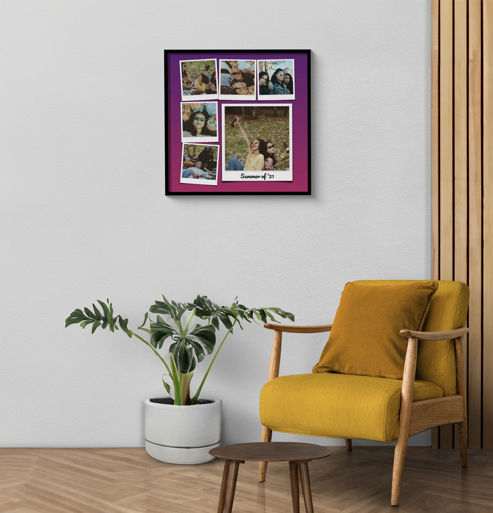 Collage di foto estive in stile Polaroid con cornice nera, alla parete accanto a una poltrona gialla