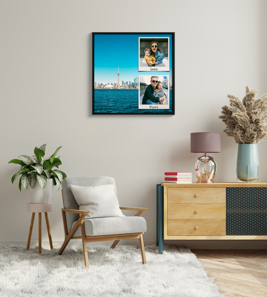 Pêle-mêle de vacances avec panorama urbain et Polaroids au-dessus d’un fauteuil, une idée cadeau pour la famille