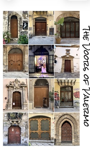 Leinwand-Fotocollage als Urlaubserinnerung mit historischen Türen im Raster, weissem Rand und seitlicher Schrift