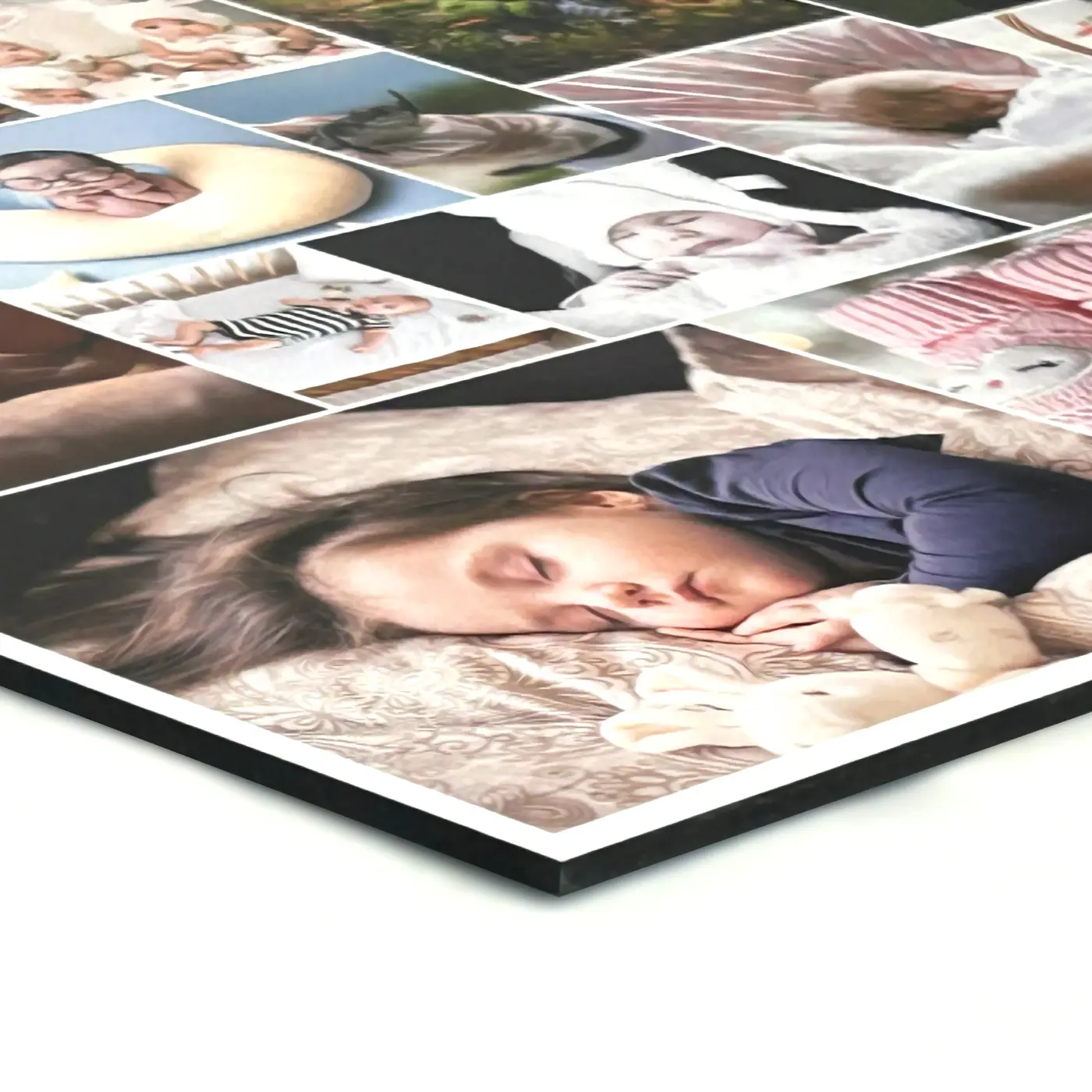 Collage photo sur plaque en mousse rigide : vue de détail
